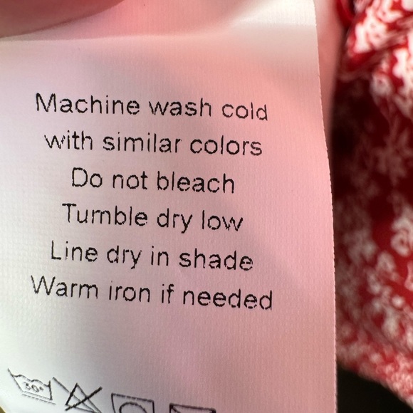 NWOT Floral Red and White Mini Dress cut out shoulders size medium - Picture 9 of 9